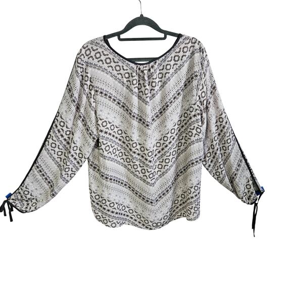 Maurices Size XL Lightweight Chiffon Tie Wrist Blouse Gray Black Boho Chevron - Picture 3 of 5